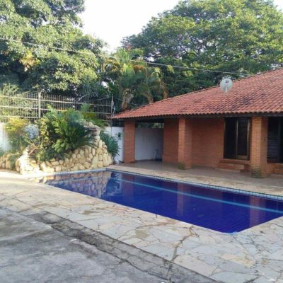 Piscina-e-área-externa-da-clínica-de-reabilitação-para-dependentes-químicos-em-limeira-sp