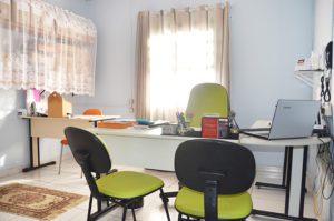 Área para estudos e reuniões em clínica de internação para dependentes químicos alcoólicos e depressivos