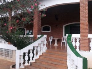 Entrada da clínica de reabilitação para dependentes químicos em cosmópolis sp